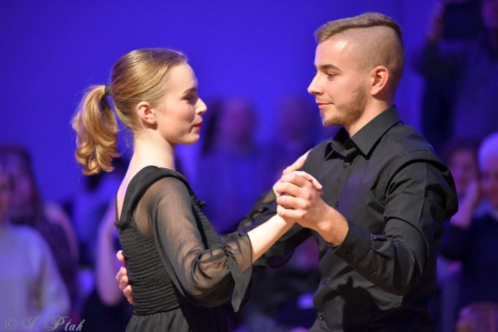 Zdjęcie w galerii na portalu naszraciborz.pl: Andrzejkowy zawrót głowy w MDK-u [FOTO i WIDEO] wiadomości z regionu