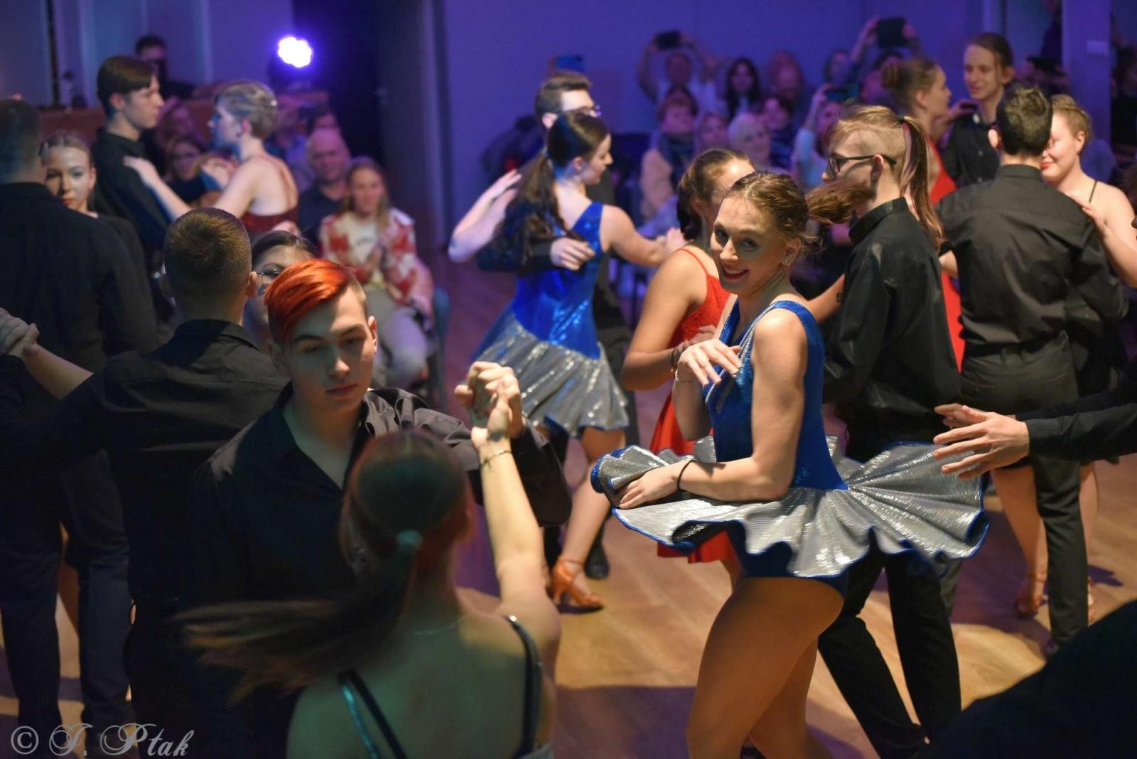 Zdjęcie w galerii na portalu naszraciborz.pl: Andrzejkowy zawrót głowy w MDK-u [FOTO i WIDEO] wiadomości z regionu