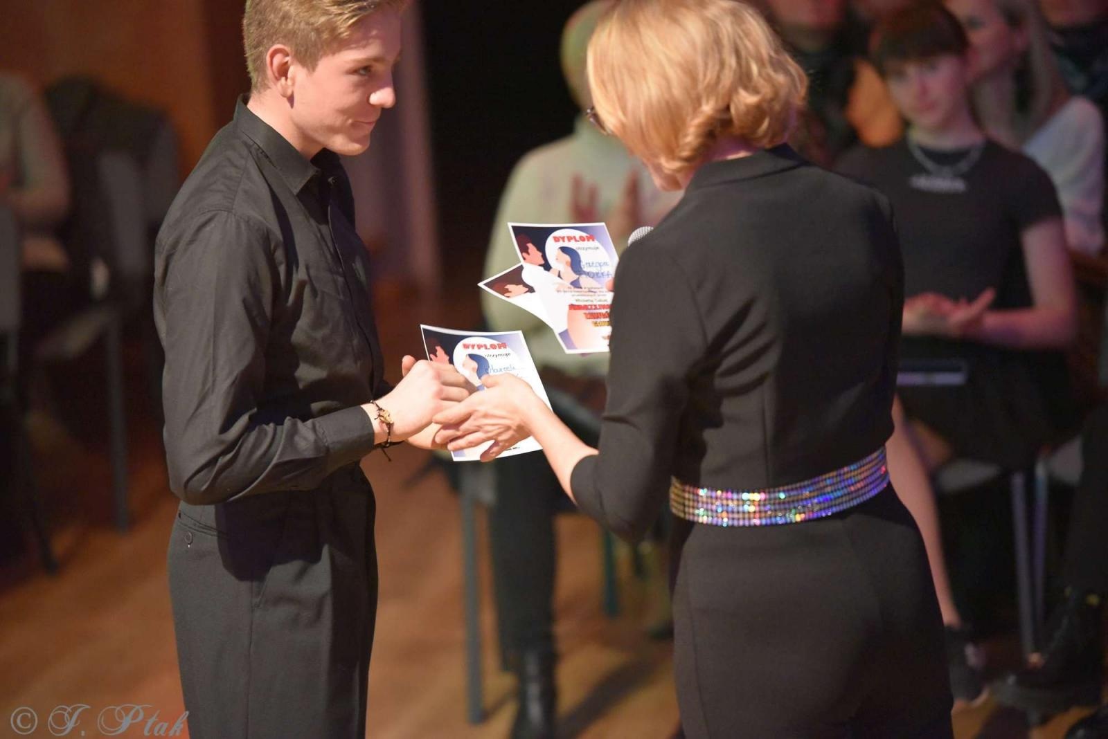 Zdjęcie w galerii na portalu naszraciborz.pl: Andrzejkowy zawrót głowy w MDK-u [FOTO i WIDEO] wiadomości z regionu