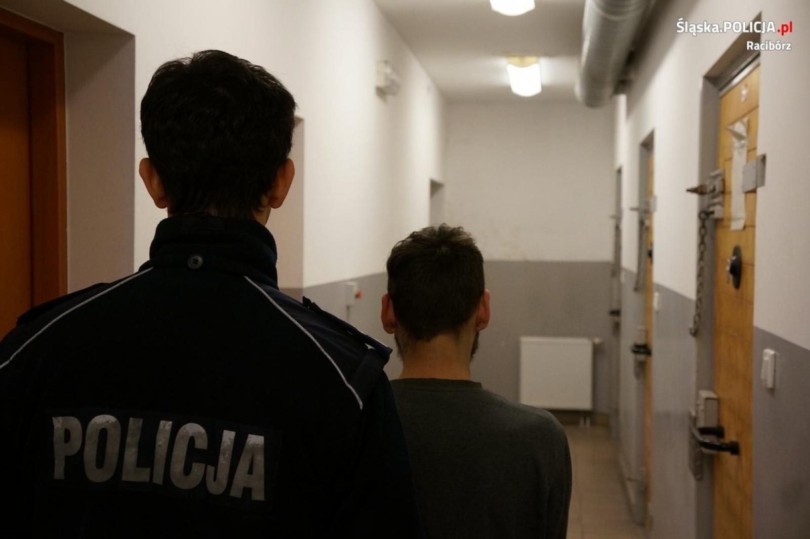 Zdjęcie w galerii na portalu naszraciborz.pl: Kradzież rozbójnicza w markecie przy Bosackiej wiadomości z regionu