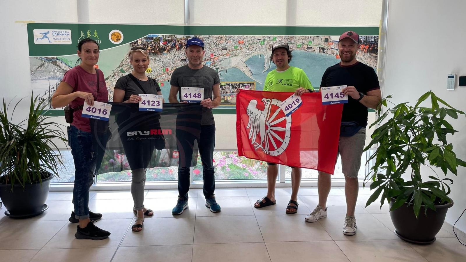 Zdjęcie w galerii na portalu naszraciborz.pl: Raciborzanie pobiegli w maratonie Radisson Blu Larnaka wiadomości z regionu