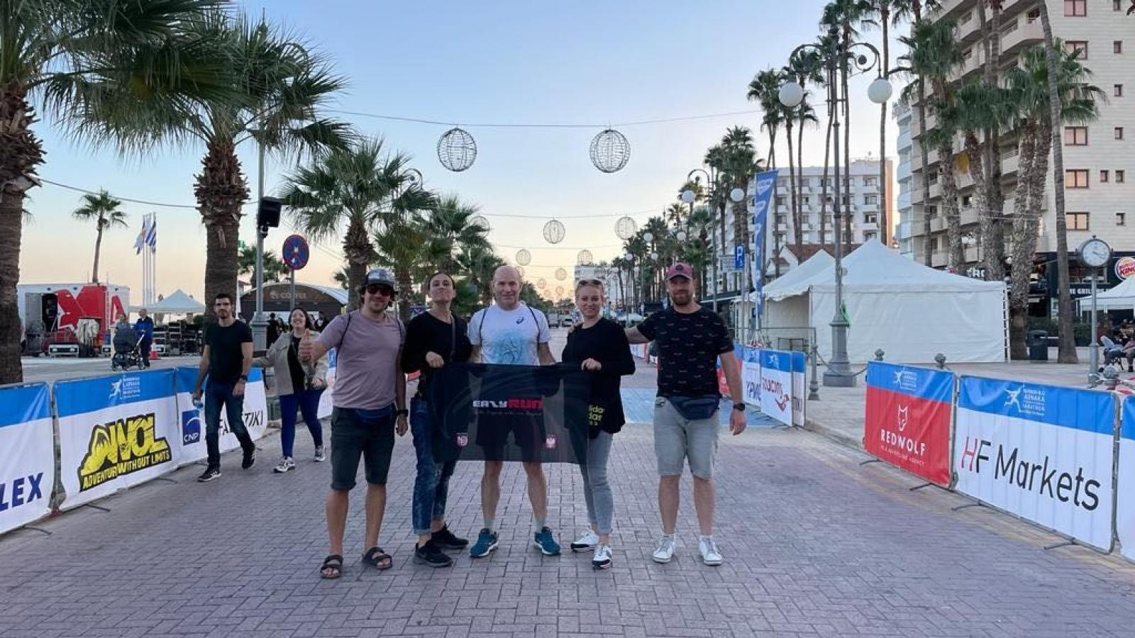 Zdjęcie w galerii na portalu naszraciborz.pl: Raciborzanie pobiegli w maratonie Radisson Blu Larnaka wiadomości z regionu