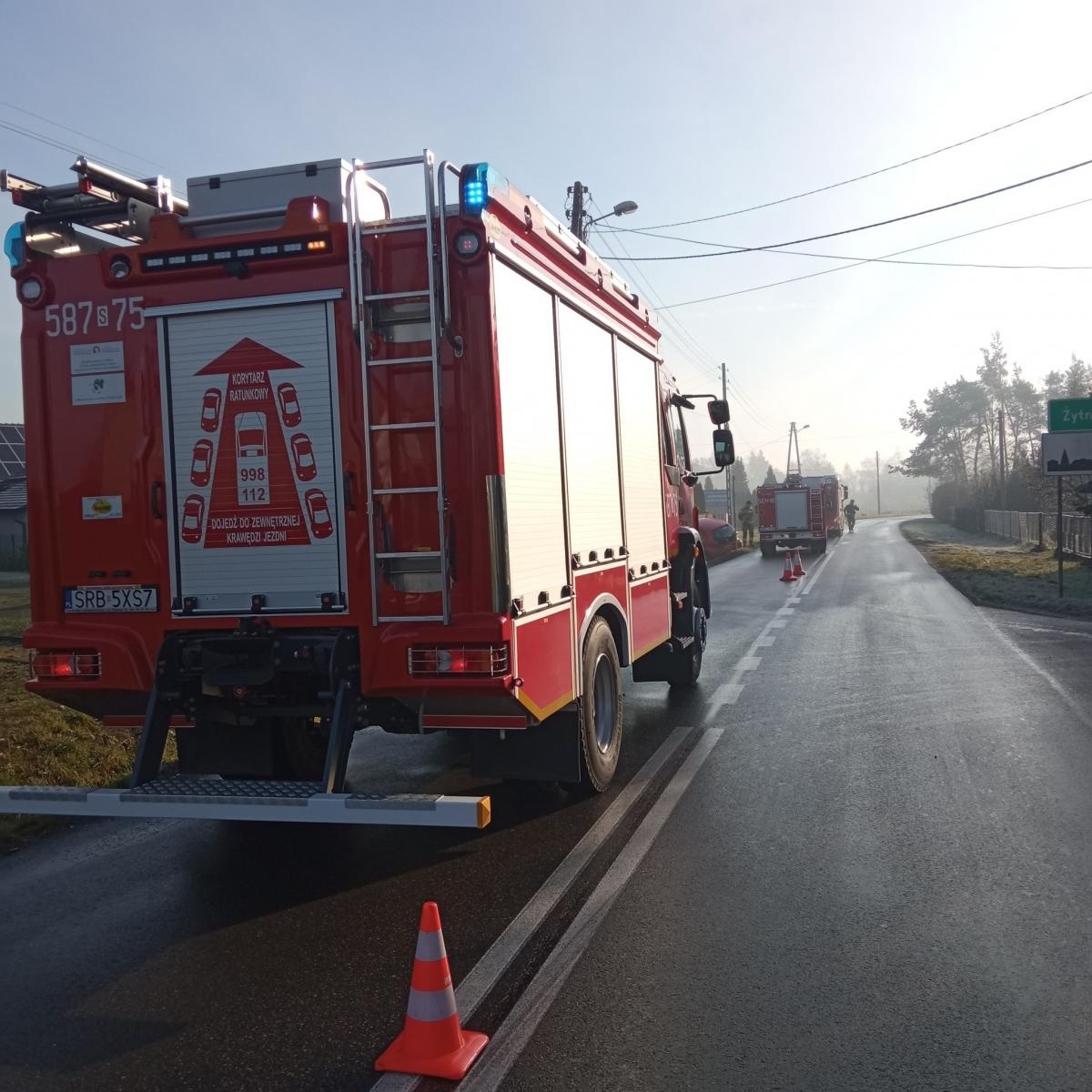 Zdjęcie w galerii na portalu naszraciborz.pl: Raport 998. Toyota wypadła z drogi i uderzyła w ogrodzenie [FOTO] wiadomości z regionu
