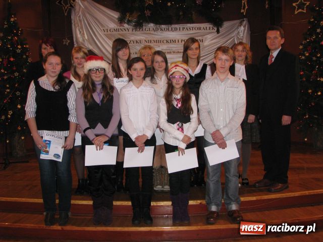 Zdjęcie w galerii na portalu naszraciborz.pl: W Tworkowie wyśpiewują kolędy wiadomości z regionu