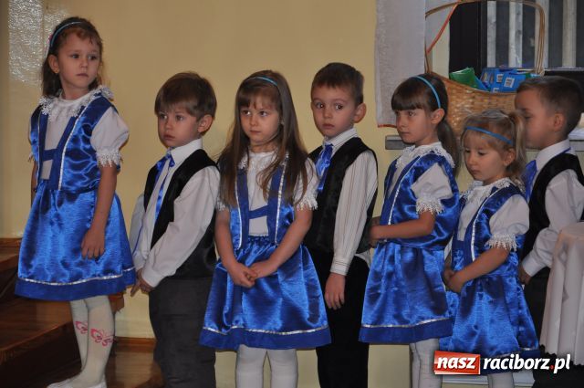 Zdjęcie w galerii na portalu naszraciborz.pl: W Tworkowie wyśpiewują kolędy wiadomości z regionu