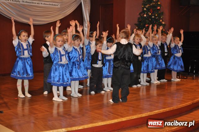 Zdjęcie w galerii na portalu naszraciborz.pl: W Tworkowie wyśpiewują kolędy wiadomości z regionu