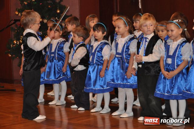 Zdjęcie w galerii na portalu naszraciborz.pl: W Tworkowie wyśpiewują kolędy wiadomości z regionu