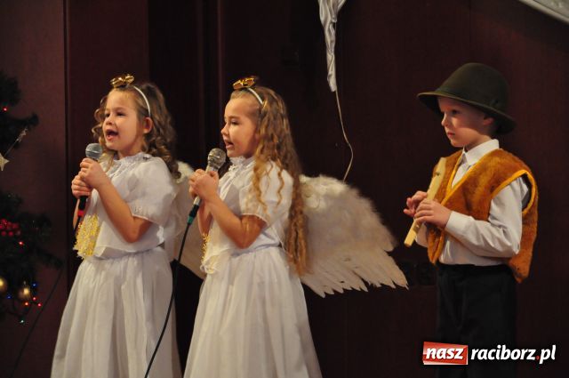 Zdjęcie w galerii na portalu naszraciborz.pl: W Tworkowie wyśpiewują kolędy wiadomości z regionu