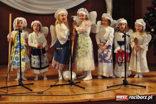 Zdjęcie w galerii na portalu naszraciborz.pl: W Tworkowie wyśpiewują kolędy wiadomości z regionu