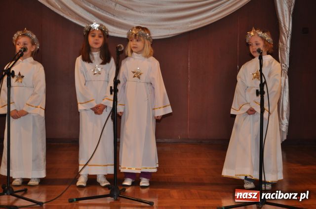 Zdjęcie w galerii na portalu naszraciborz.pl: W Tworkowie wyśpiewują kolędy wiadomości z regionu