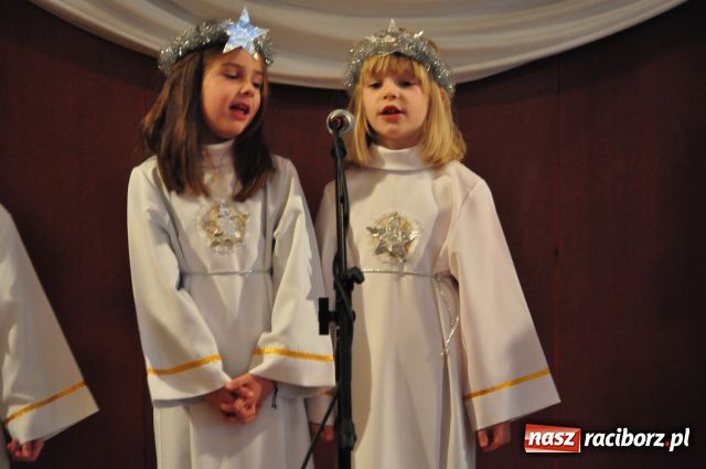 Zdjęcie w galerii na portalu naszraciborz.pl: W Tworkowie wyśpiewują kolędy wiadomości z regionu