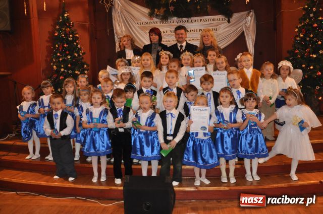 Zdjęcie w galerii na portalu naszraciborz.pl: W Tworkowie wyśpiewują kolędy wiadomości z regionu