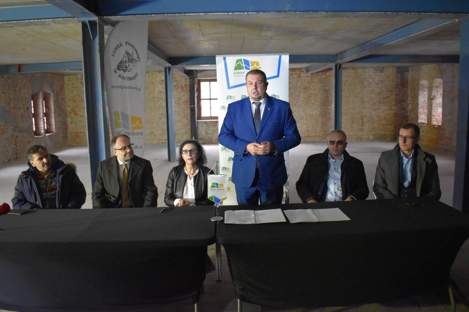 Zdjęcie w galerii na portalu naszraciborz.pl: Zamkowa słodownia stanie się multimedialnym muzeum. Podpisano umowy wiadomości z regionu