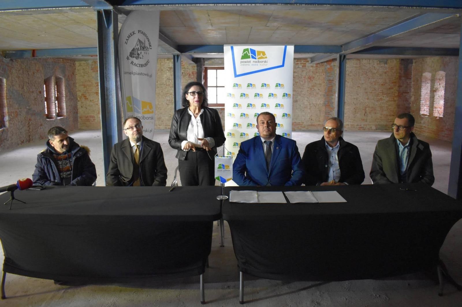 Zdjęcie w galerii na portalu naszraciborz.pl: Zamkowa słodownia stanie się multimedialnym muzeum. Podpisano umowy wiadomości z regionu