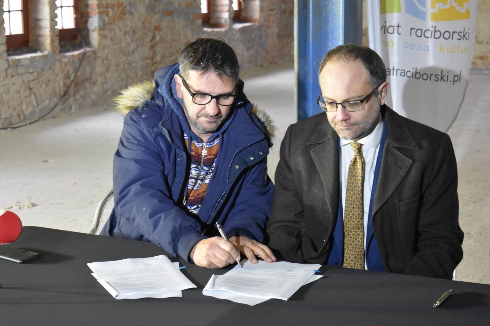 Zdjęcie w galerii na portalu naszraciborz.pl: Zamkowa słodownia stanie się multimedialnym muzeum. Podpisano umowy wiadomości z regionu