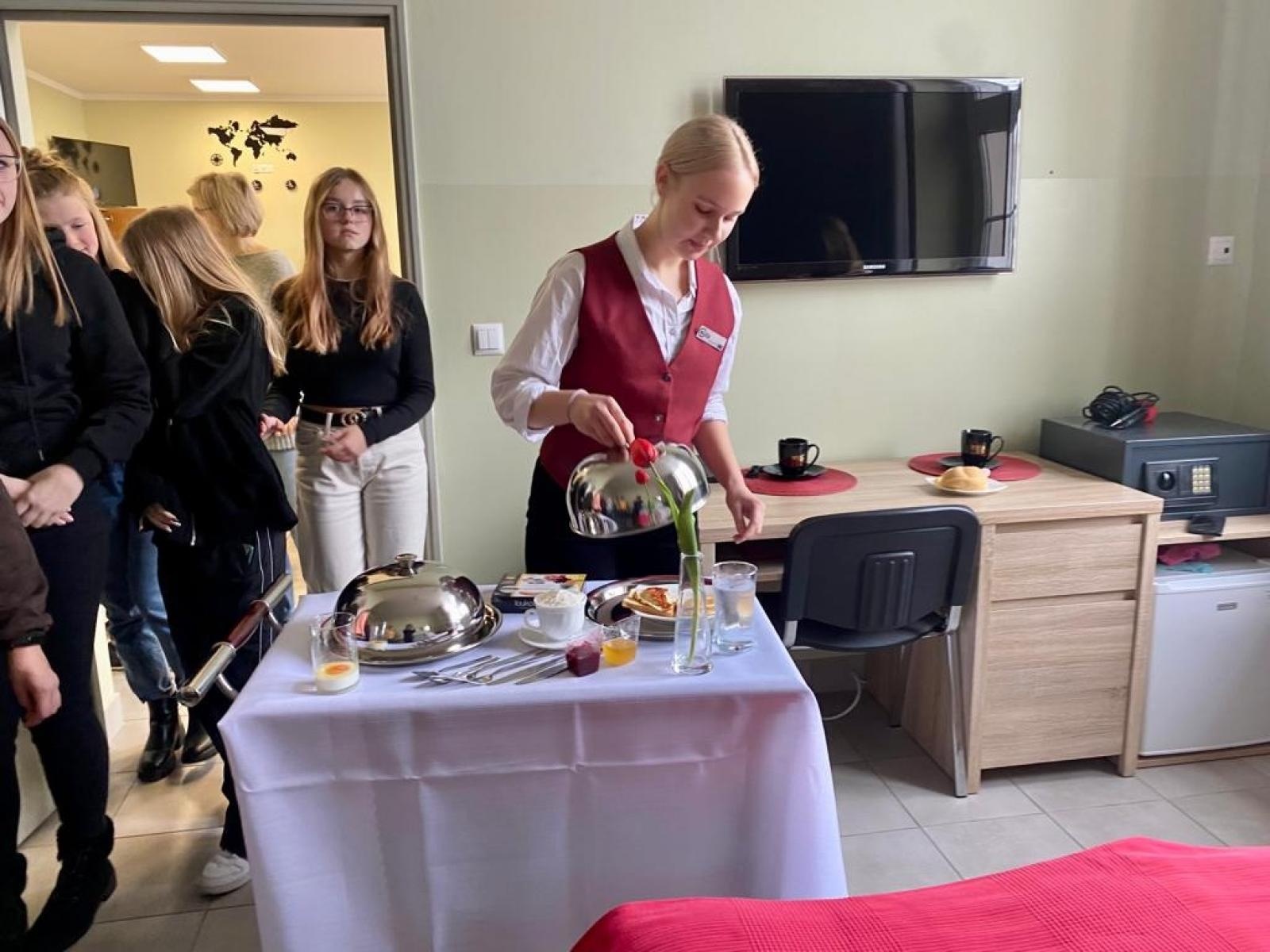 Zdjęcie w galerii na portalu naszraciborz.pl: Wielkie cypryjskie śniadanie. Kuchnie świata w CKZiU nr 1 w Raciborzu wiadomości z regionu