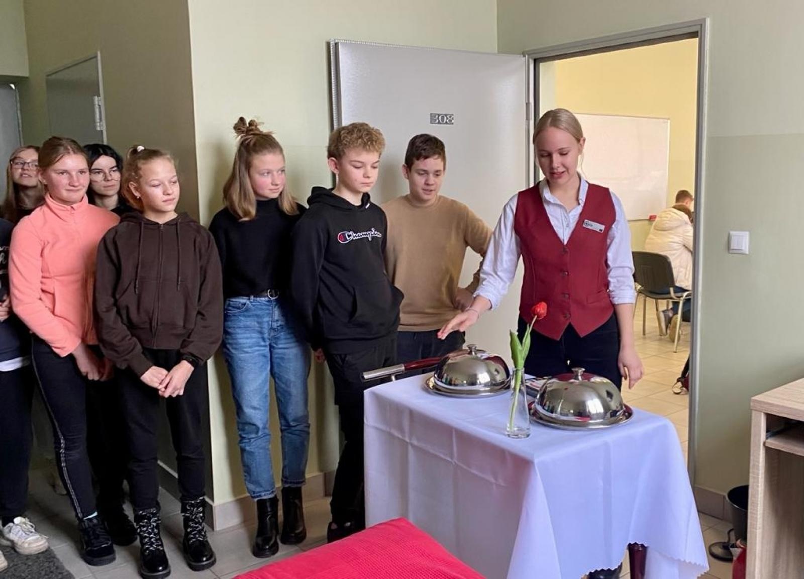 Zdjęcie w galerii na portalu naszraciborz.pl: Wielkie cypryjskie śniadanie. Kuchnie świata w CKZiU nr 1 w Raciborzu wiadomości z regionu