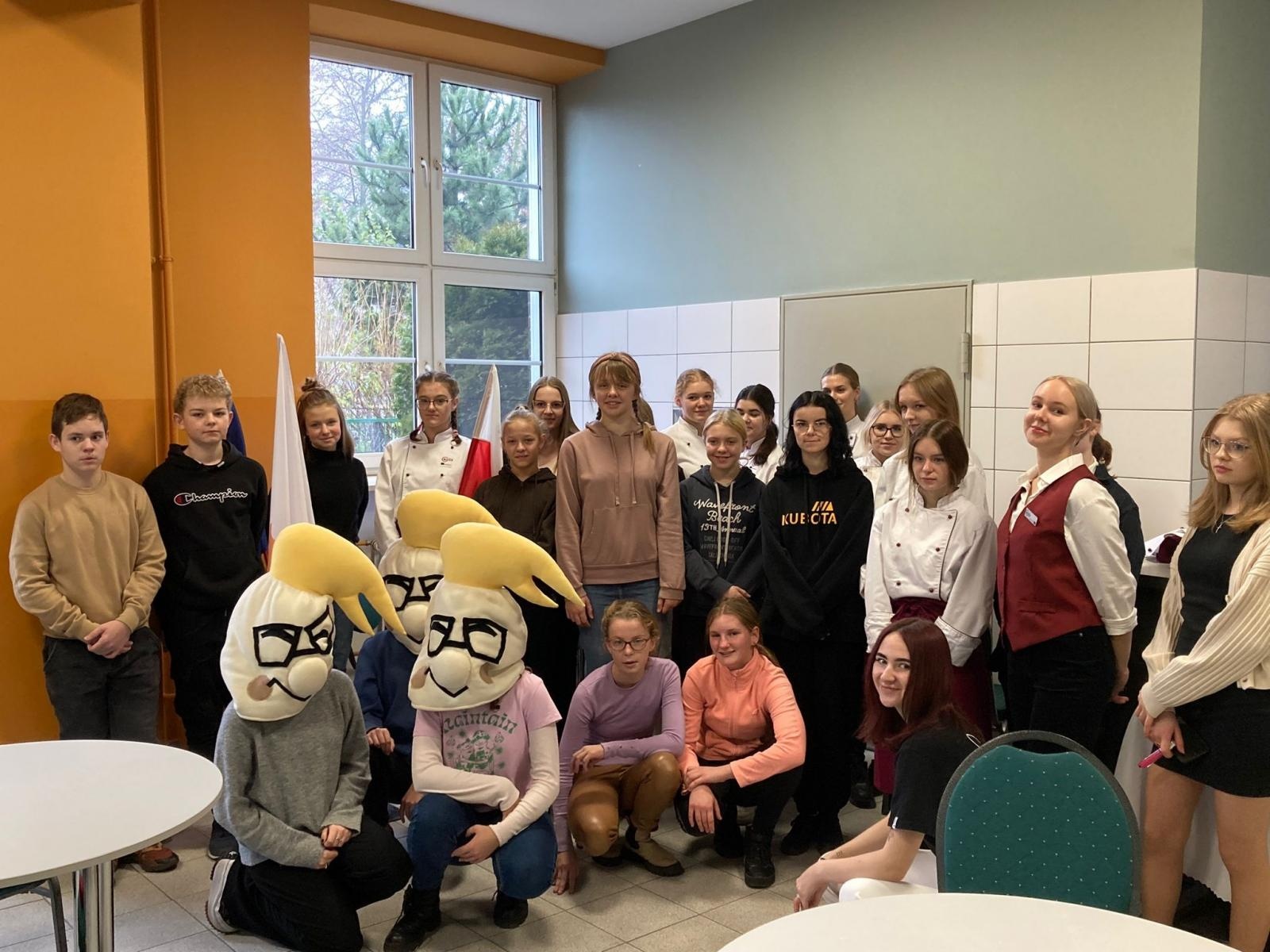 Zdjęcie w galerii na portalu naszraciborz.pl: Wielkie cypryjskie śniadanie. Kuchnie świata w CKZiU nr 1 w Raciborzu wiadomości z regionu