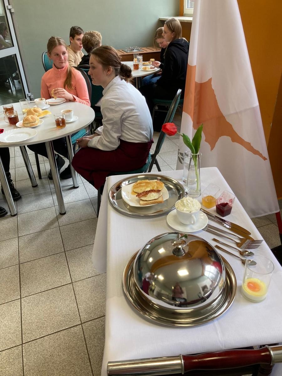 Zdjęcie w galerii na portalu naszraciborz.pl: Wielkie cypryjskie śniadanie. Kuchnie świata w CKZiU nr 1 w Raciborzu wiadomości z regionu