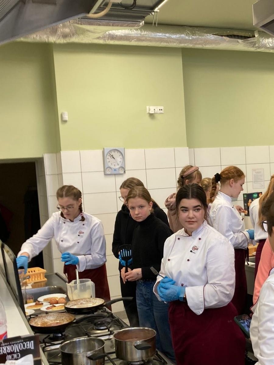 Zdjęcie w galerii na portalu naszraciborz.pl: Wielkie cypryjskie śniadanie. Kuchnie świata w CKZiU nr 1 w Raciborzu wiadomości z regionu