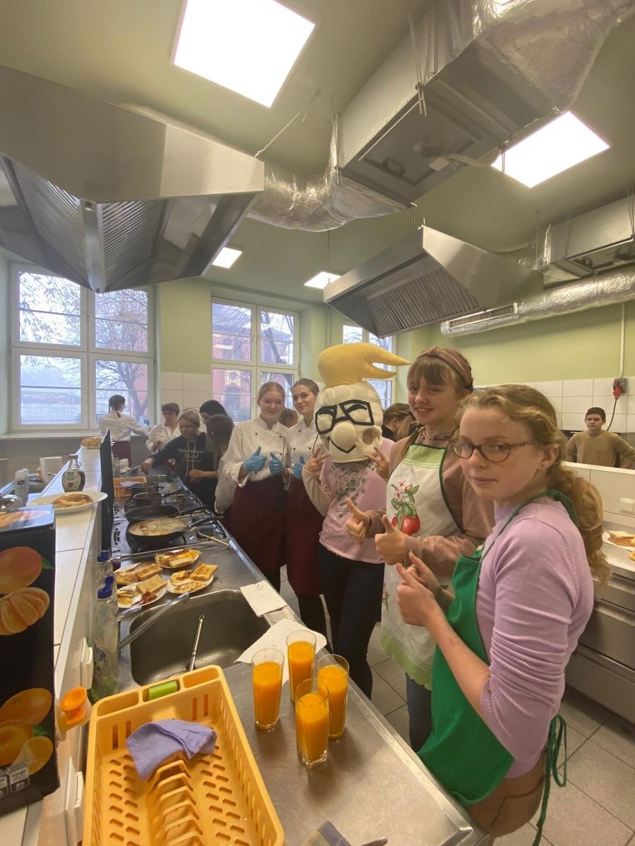 Zdjęcie w galerii na portalu naszraciborz.pl: Wielkie cypryjskie śniadanie. Kuchnie świata w CKZiU nr 1 w Raciborzu wiadomości z regionu