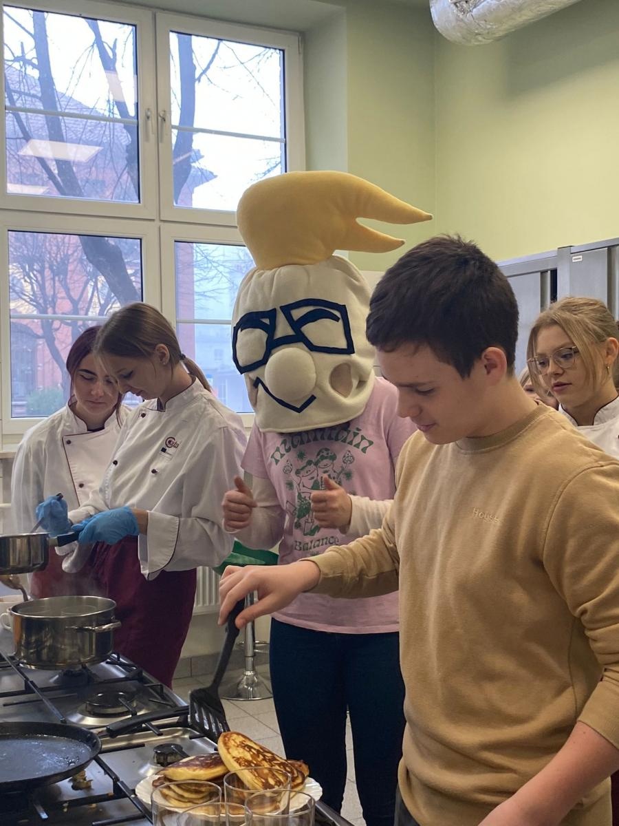 Zdjęcie w galerii na portalu naszraciborz.pl: Wielkie cypryjskie śniadanie. Kuchnie świata w CKZiU nr 1 w Raciborzu wiadomości z regionu