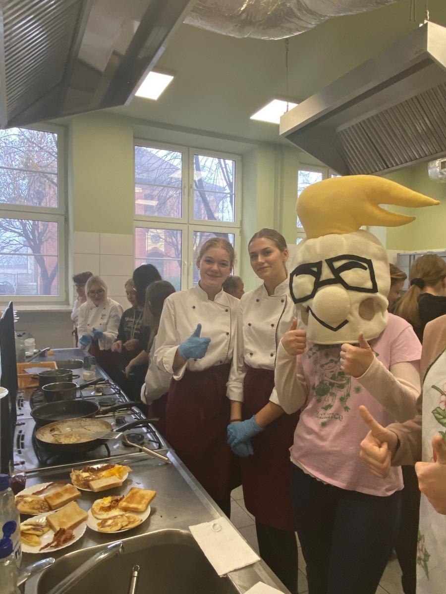 Zdjęcie w galerii na portalu naszraciborz.pl: Wielkie cypryjskie śniadanie. Kuchnie świata w CKZiU nr 1 w Raciborzu wiadomości z regionu