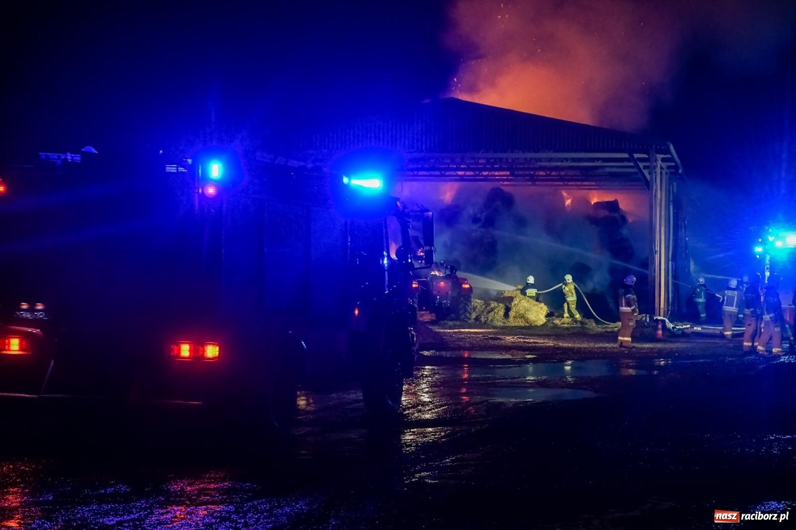 Zdjęcie w galerii na portalu naszraciborz.pl: Ogromny pożar gospodarstwa w Budziskach [FOTO i WIDEO] wiadomości z regionu