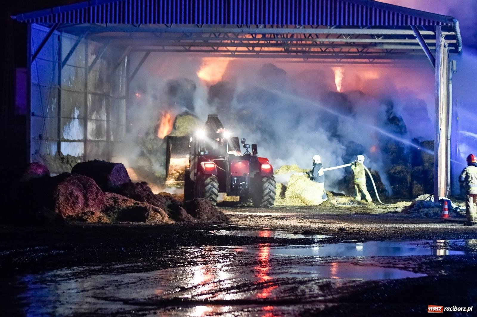 Zdjęcie w galerii na portalu naszraciborz.pl: Ogromny pożar gospodarstwa w Budziskach [FOTO i WIDEO] wiadomości z regionu