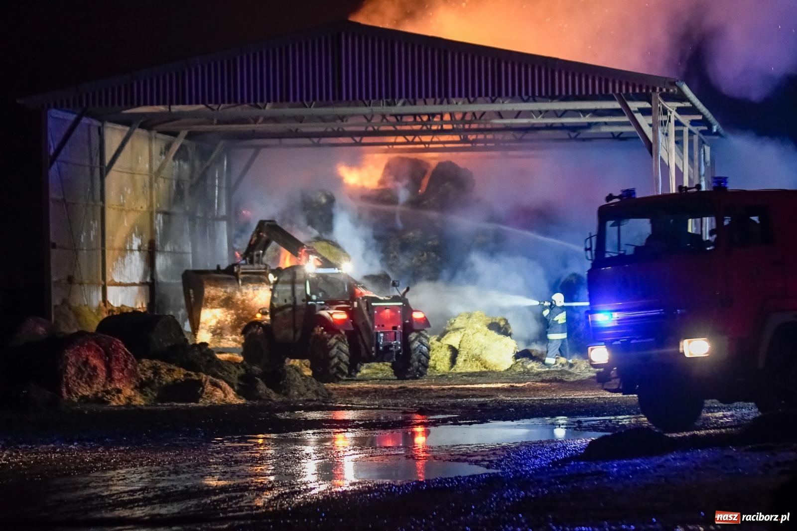 Zdjęcie w galerii na portalu naszraciborz.pl: Ogromny pożar gospodarstwa w Budziskach [FOTO i WIDEO] wiadomości z regionu