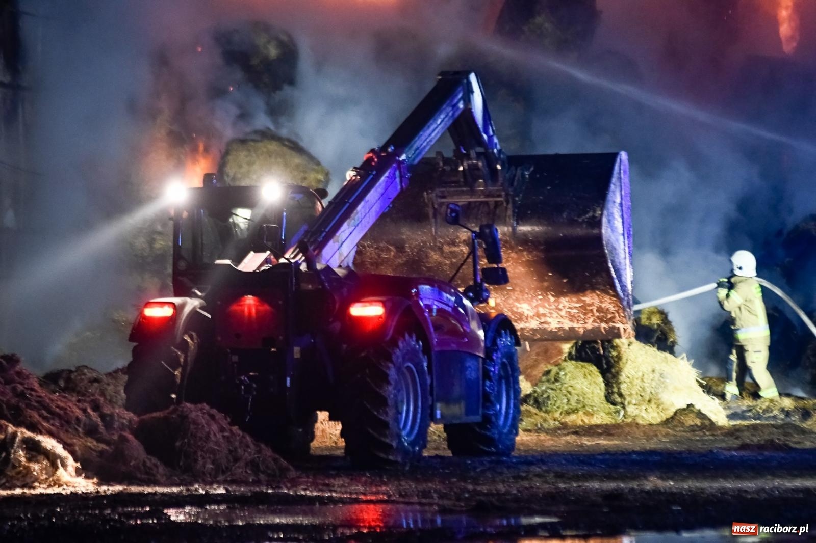 Zdjęcie w galerii na portalu naszraciborz.pl: Ogromny pożar gospodarstwa w Budziskach [FOTO i WIDEO] wiadomości z regionu