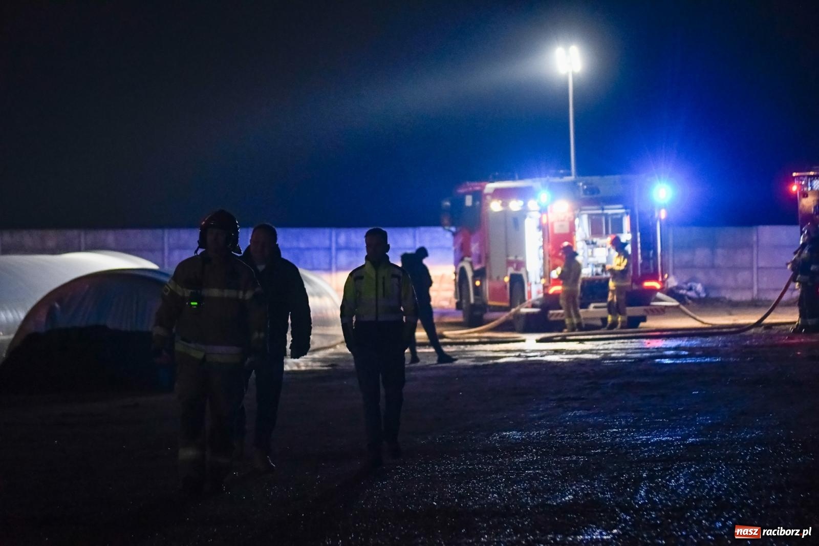 Zdjęcie w galerii na portalu naszraciborz.pl: Ogromny pożar gospodarstwa w Budziskach [FOTO i WIDEO] wiadomości z regionu