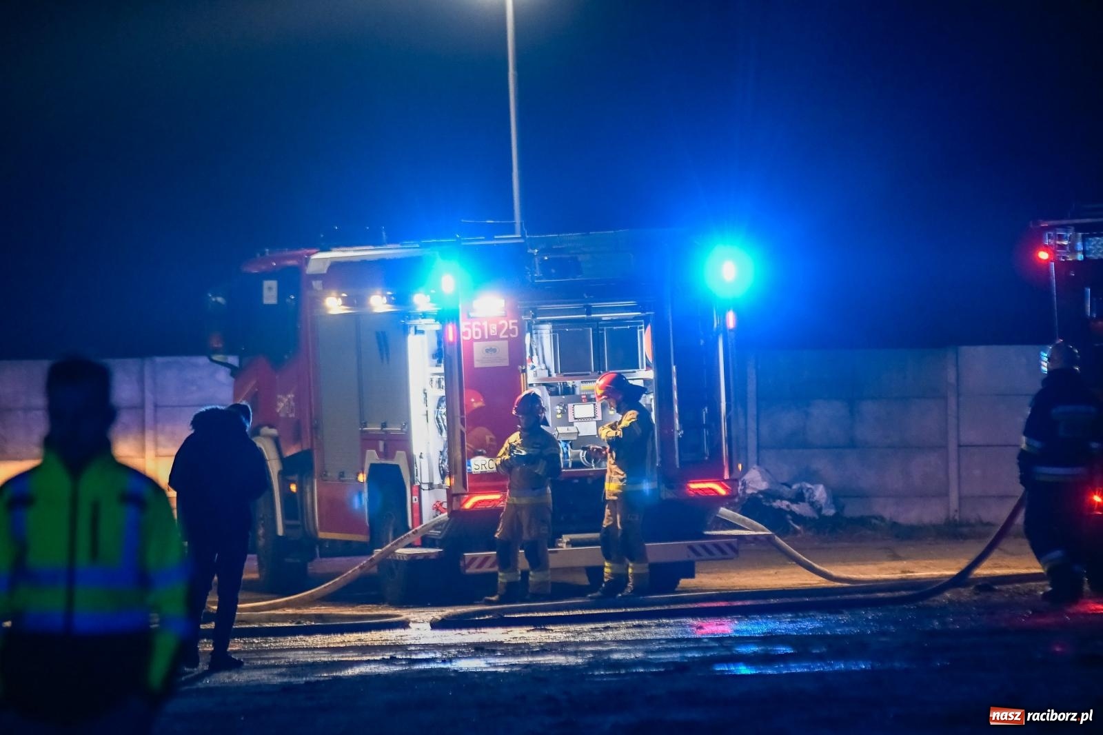Zdjęcie w galerii na portalu naszraciborz.pl: Ogromny pożar gospodarstwa w Budziskach [FOTO i WIDEO] wiadomości z regionu