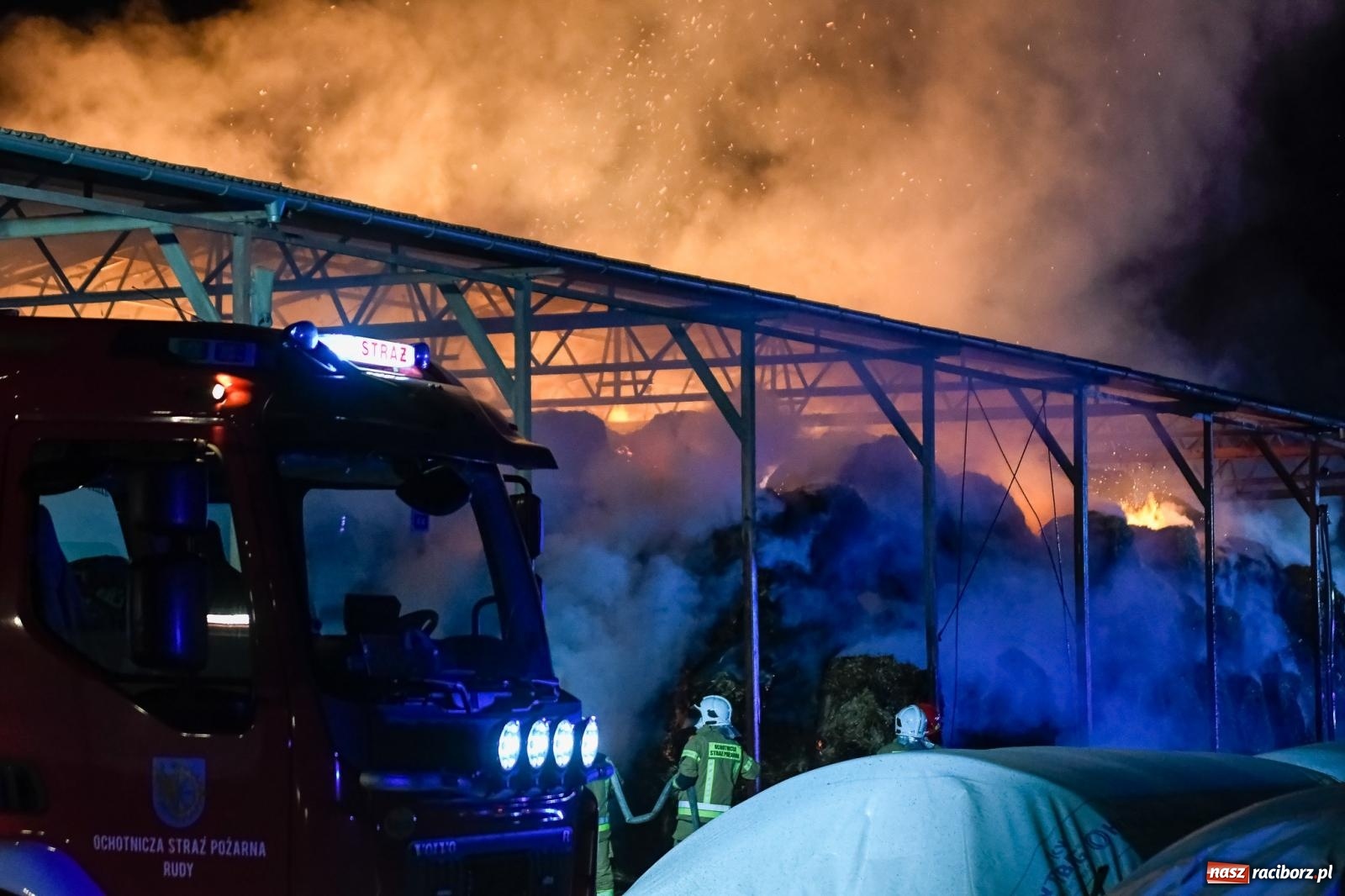 Zdjęcie w galerii na portalu naszraciborz.pl: Ogromny pożar gospodarstwa w Budziskach [FOTO i WIDEO] wiadomości z regionu