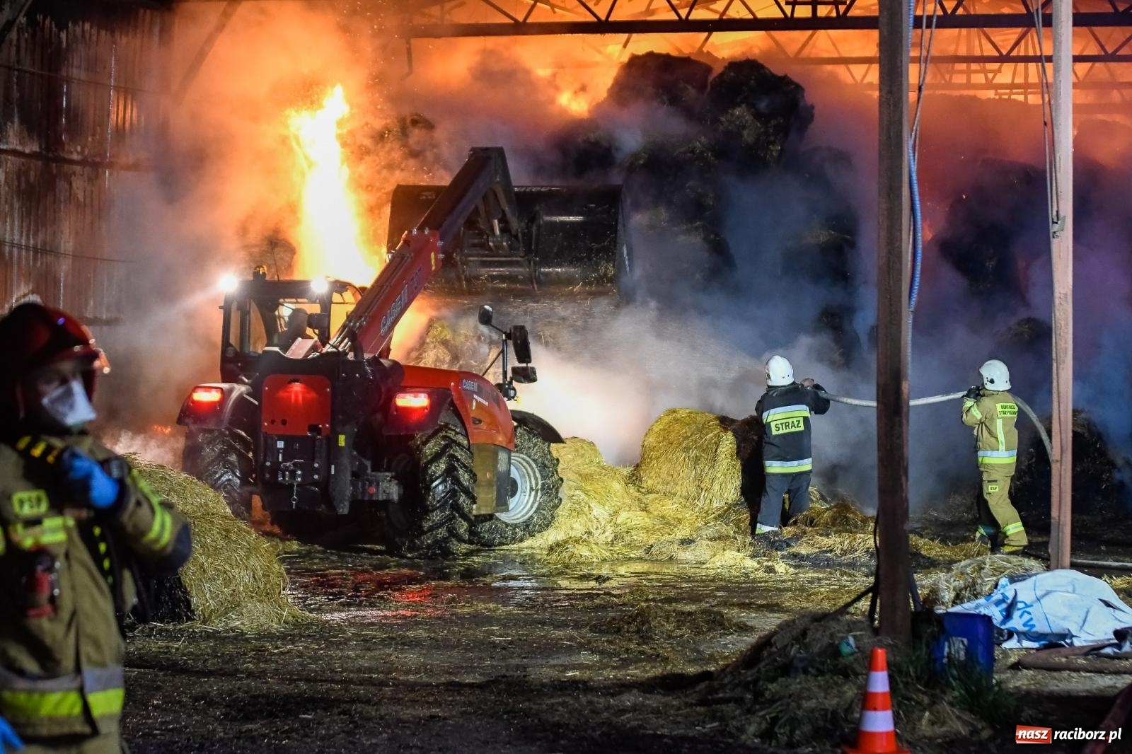 Zdjęcie w galerii na portalu naszraciborz.pl: Ogromny pożar gospodarstwa w Budziskach [FOTO i WIDEO] wiadomości z regionu
