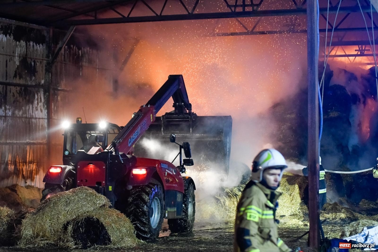 Zdjęcie w galerii na portalu naszraciborz.pl: Ogromny pożar gospodarstwa w Budziskach [FOTO i WIDEO] wiadomości z regionu