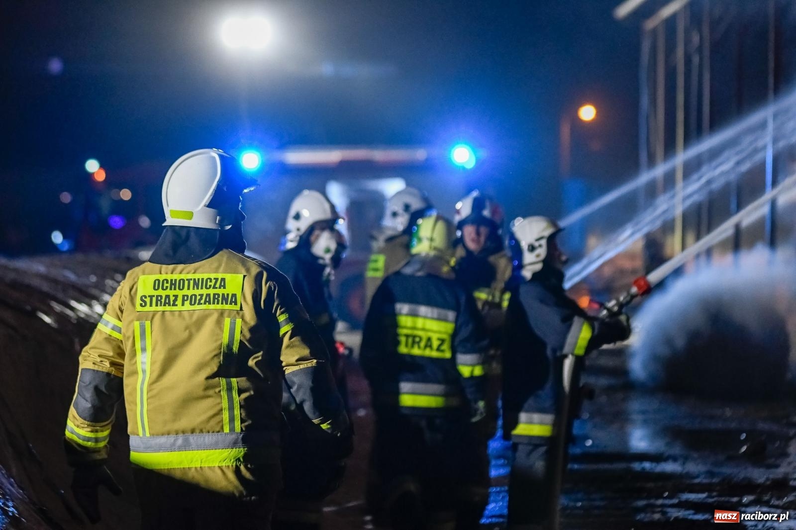 Zdjęcie w galerii na portalu naszraciborz.pl: Ogromny pożar gospodarstwa w Budziskach [FOTO i WIDEO] wiadomości z regionu