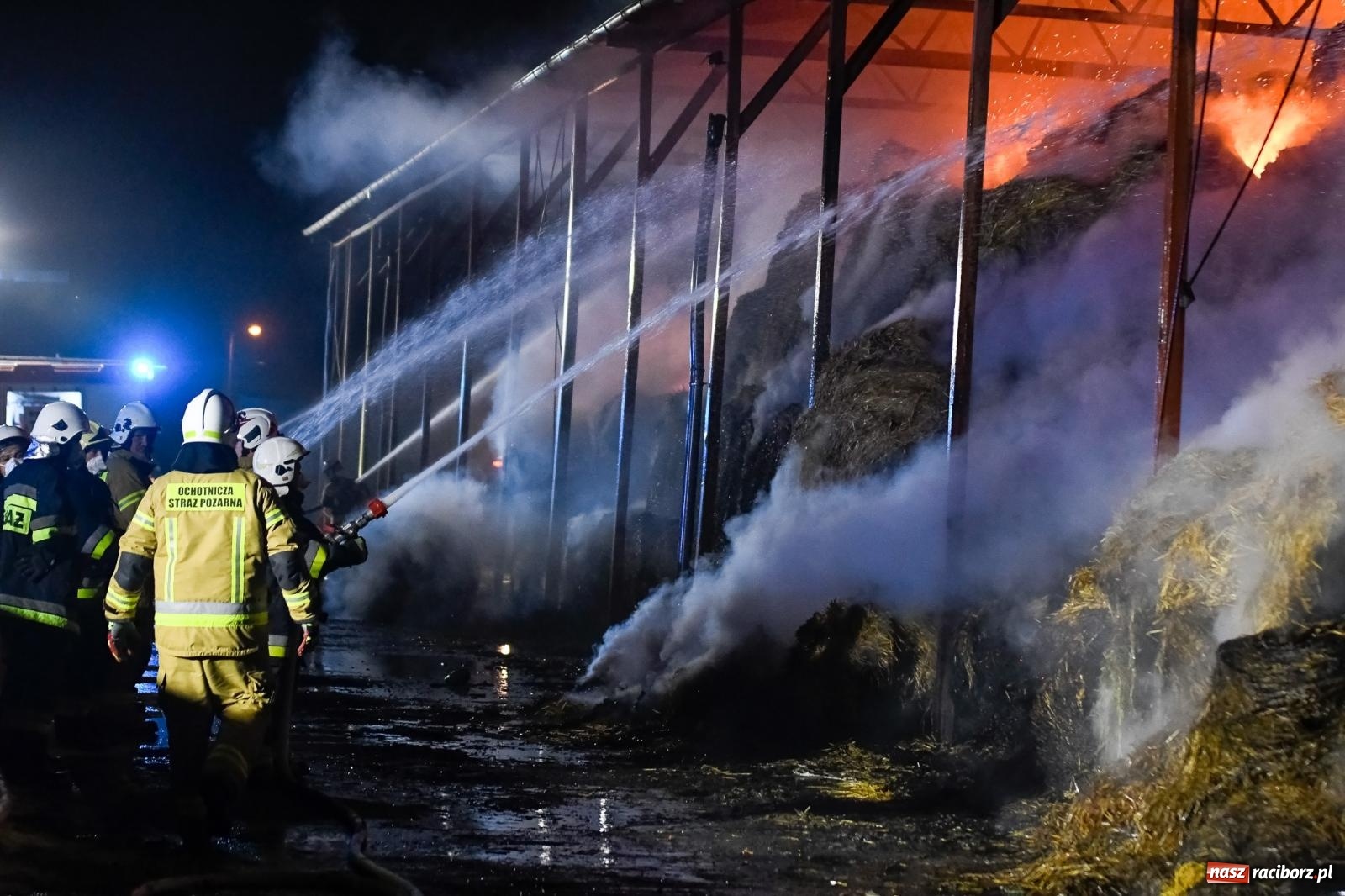 Zdjęcie w galerii na portalu naszraciborz.pl: Ogromny pożar gospodarstwa w Budziskach [FOTO i WIDEO] wiadomości z regionu