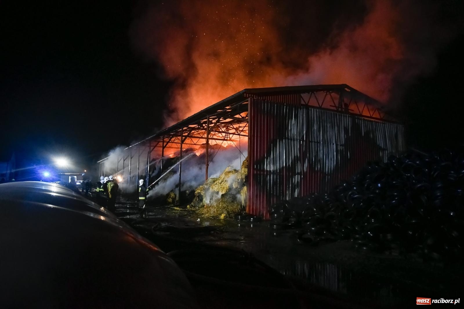 Zdjęcie w galerii na portalu naszraciborz.pl: Ogromny pożar gospodarstwa w Budziskach [FOTO i WIDEO] wiadomości z regionu