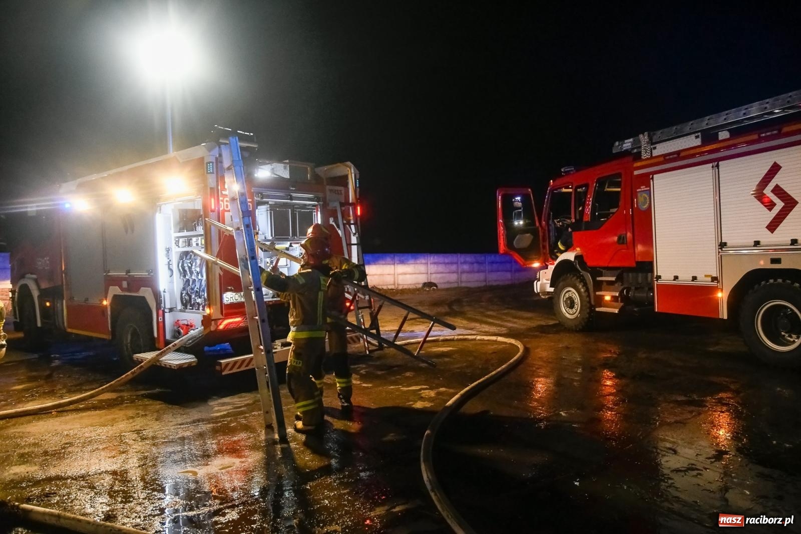 Zdjęcie w galerii na portalu naszraciborz.pl: Ogromny pożar gospodarstwa w Budziskach [FOTO i WIDEO] wiadomości z regionu