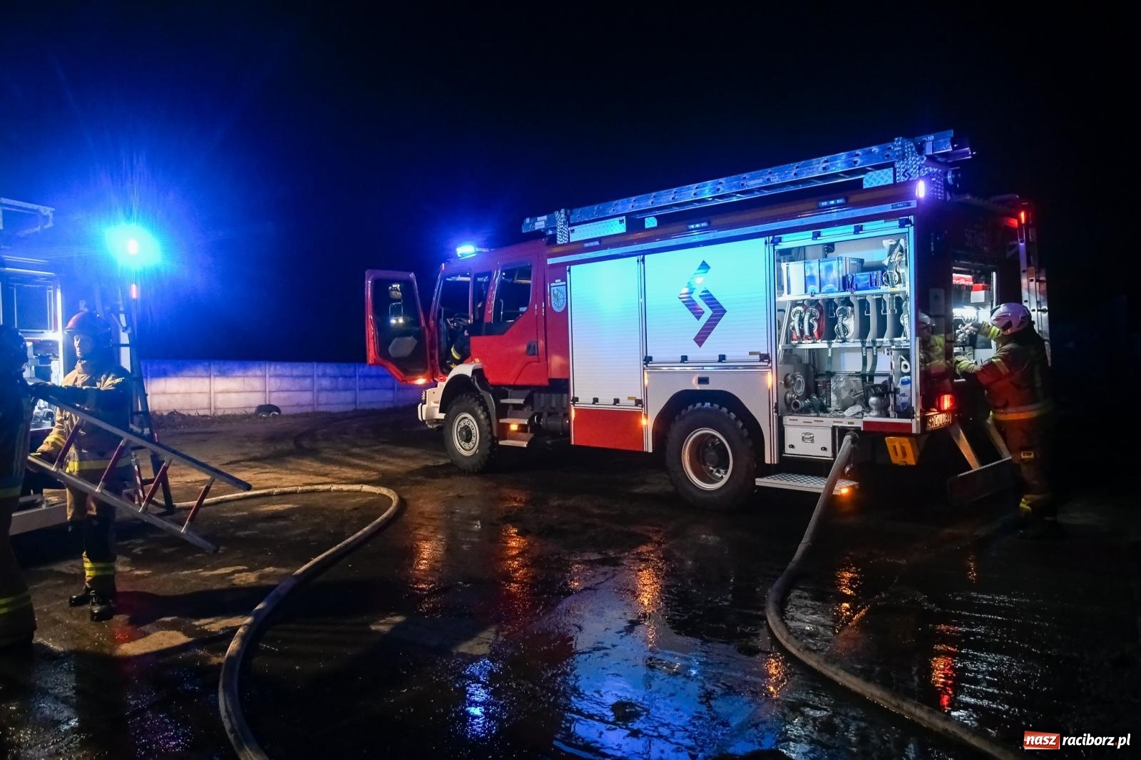 Zdjęcie w galerii na portalu naszraciborz.pl: Ogromny pożar gospodarstwa w Budziskach [FOTO i WIDEO] wiadomości z regionu