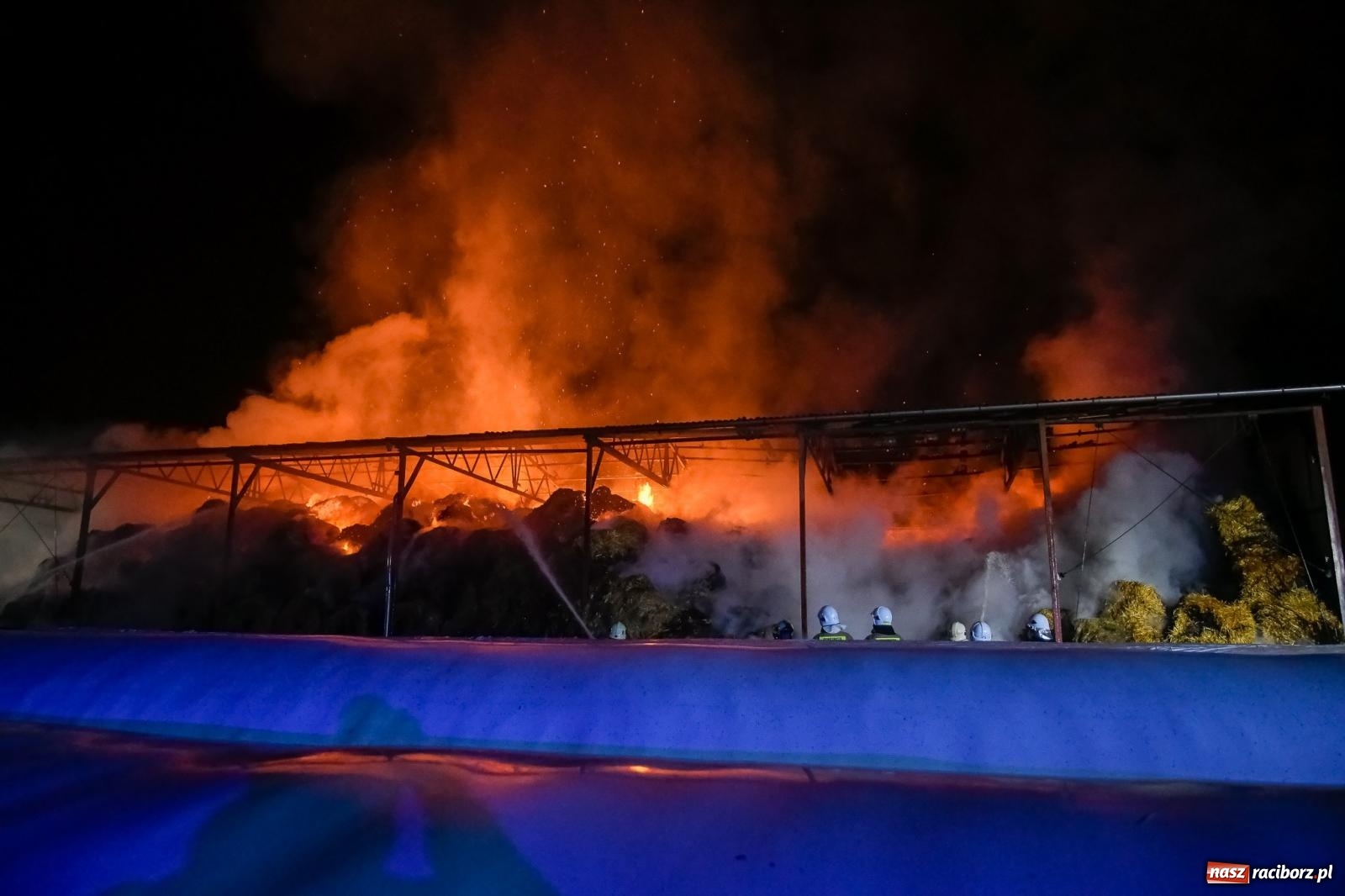 Zdjęcie w galerii na portalu naszraciborz.pl: Ogromny pożar gospodarstwa w Budziskach [FOTO i WIDEO] wiadomości z regionu