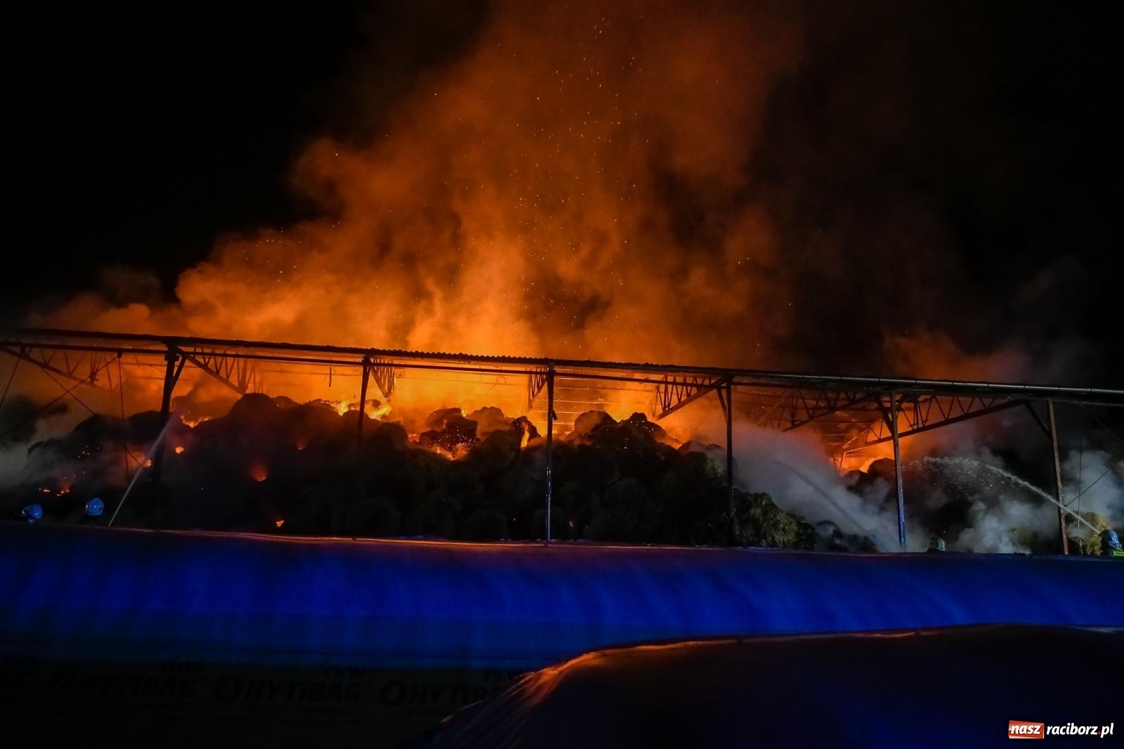 Zdjęcie w galerii na portalu naszraciborz.pl: Ogromny pożar gospodarstwa w Budziskach [FOTO i WIDEO] wiadomości z regionu