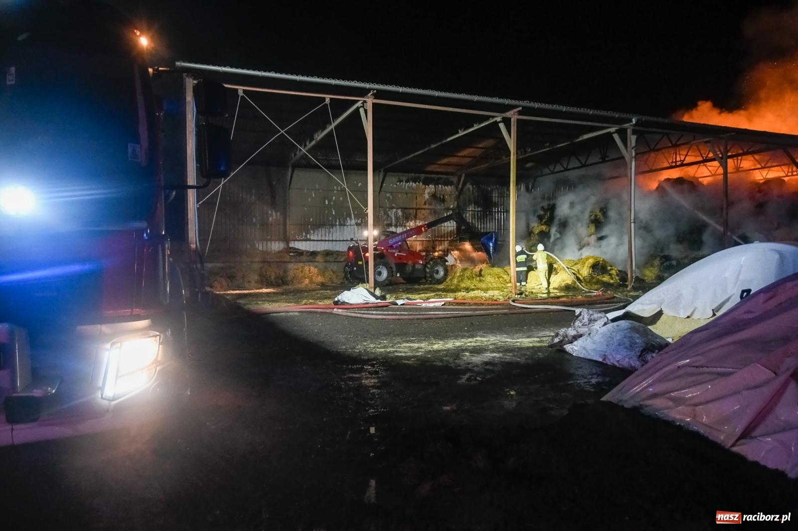 Zdjęcie w galerii na portalu naszraciborz.pl: Ogromny pożar gospodarstwa w Budziskach [FOTO i WIDEO] wiadomości z regionu