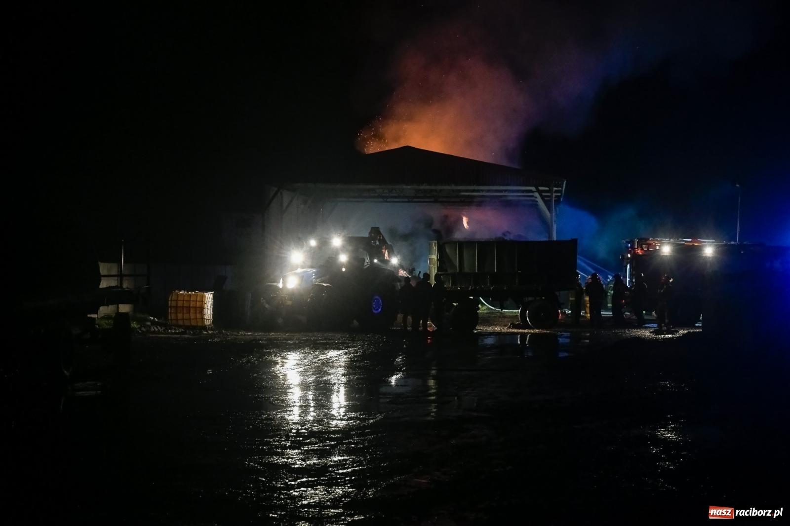 Zdjęcie w galerii na portalu naszraciborz.pl: Ogromny pożar gospodarstwa w Budziskach [FOTO i WIDEO] wiadomości z regionu