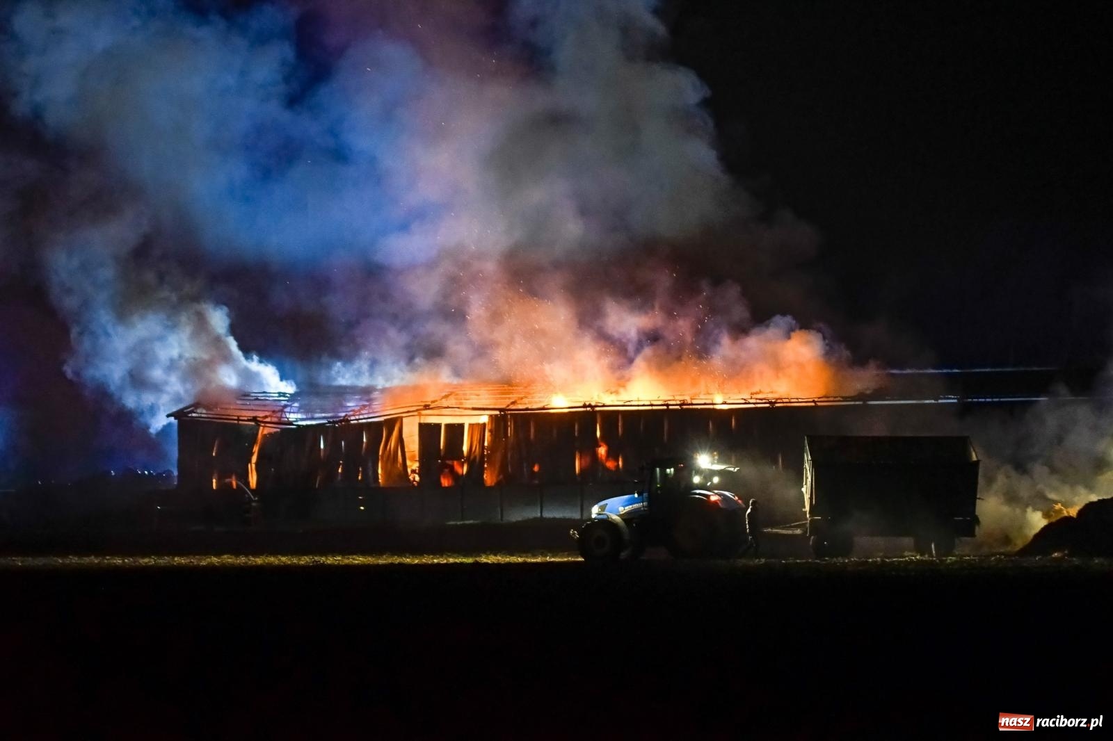 Zdjęcie w galerii na portalu naszraciborz.pl: Ogromny pożar gospodarstwa w Budziskach [FOTO i WIDEO] wiadomości z regionu