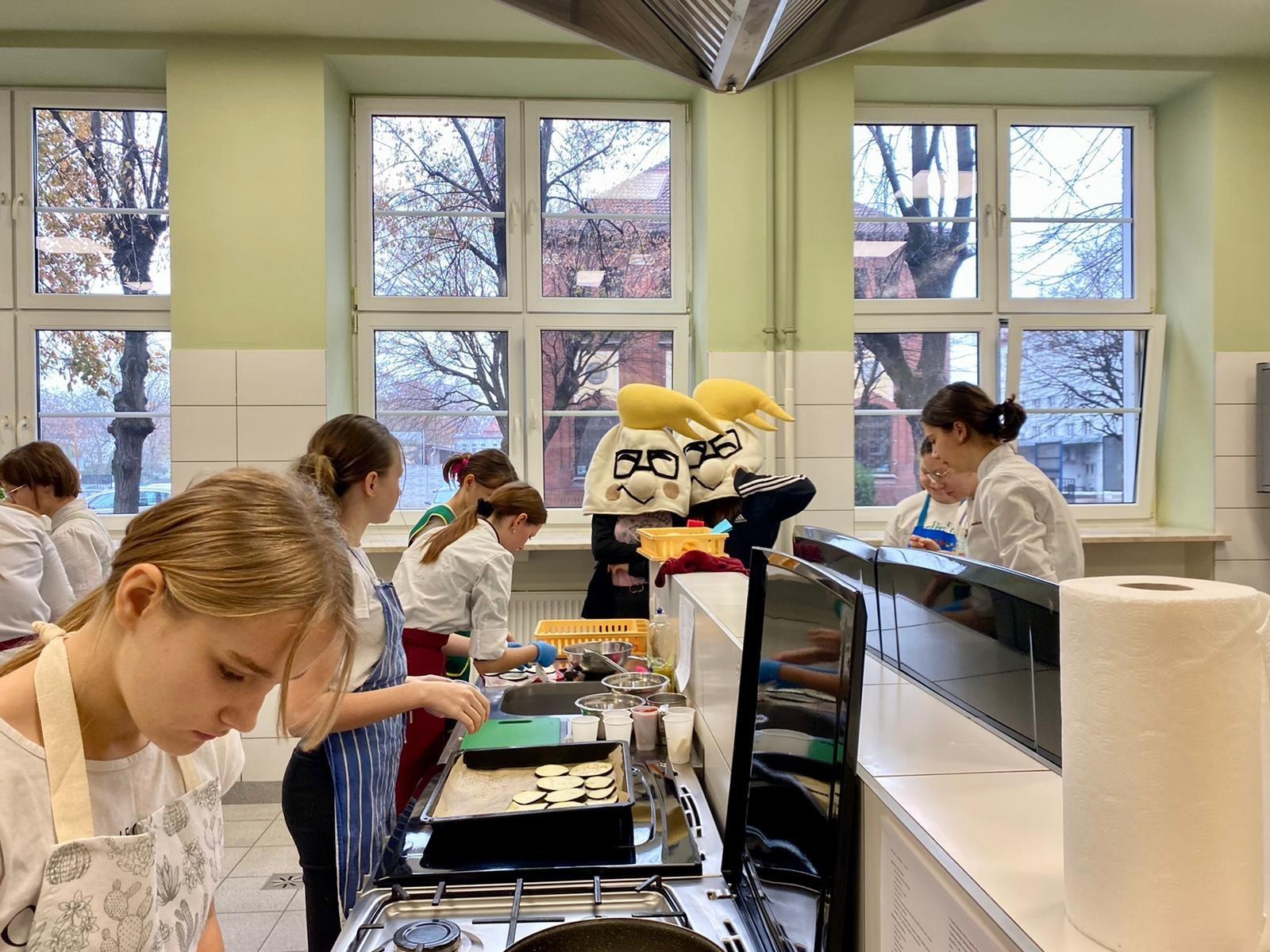 Zdjęcie w galerii na portalu naszraciborz.pl: Kulinarna podróż na Cypr - tylko w CKZiU nr 1 w Raciborzu wiadomości z regionu