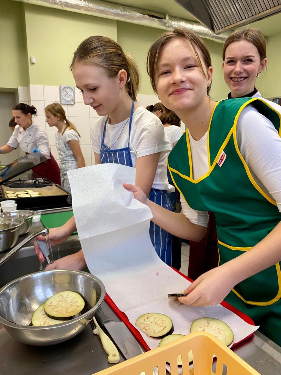 Zdjęcie w galerii na portalu naszraciborz.pl: Kulinarna podróż na Cypr - tylko w CKZiU nr 1 w Raciborzu wiadomości z regionu