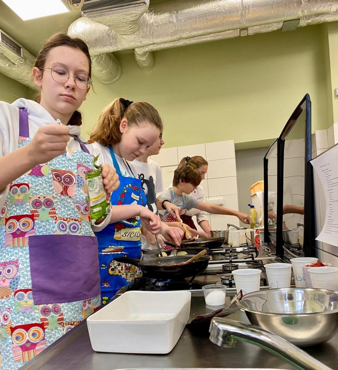 Zdjęcie w galerii na portalu naszraciborz.pl: Kulinarna podróż na Cypr - tylko w CKZiU nr 1 w Raciborzu wiadomości z regionu