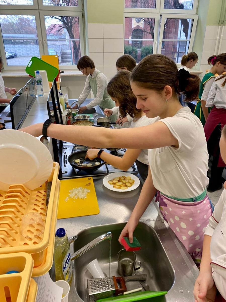 Zdjęcie w galerii na portalu naszraciborz.pl: Kulinarna podróż na Cypr - tylko w CKZiU nr 1 w Raciborzu wiadomości z regionu